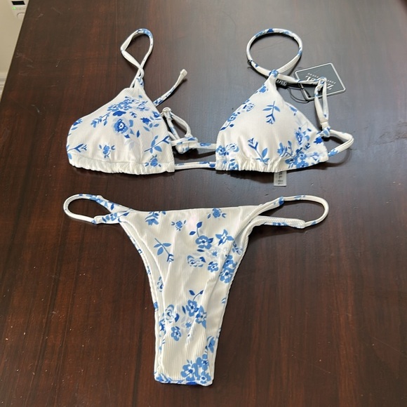 ZAFUL Ditsy Floral Printed Swimsuit Triangle High Cut Cheeky Bikini Set - Picture 4 of 7